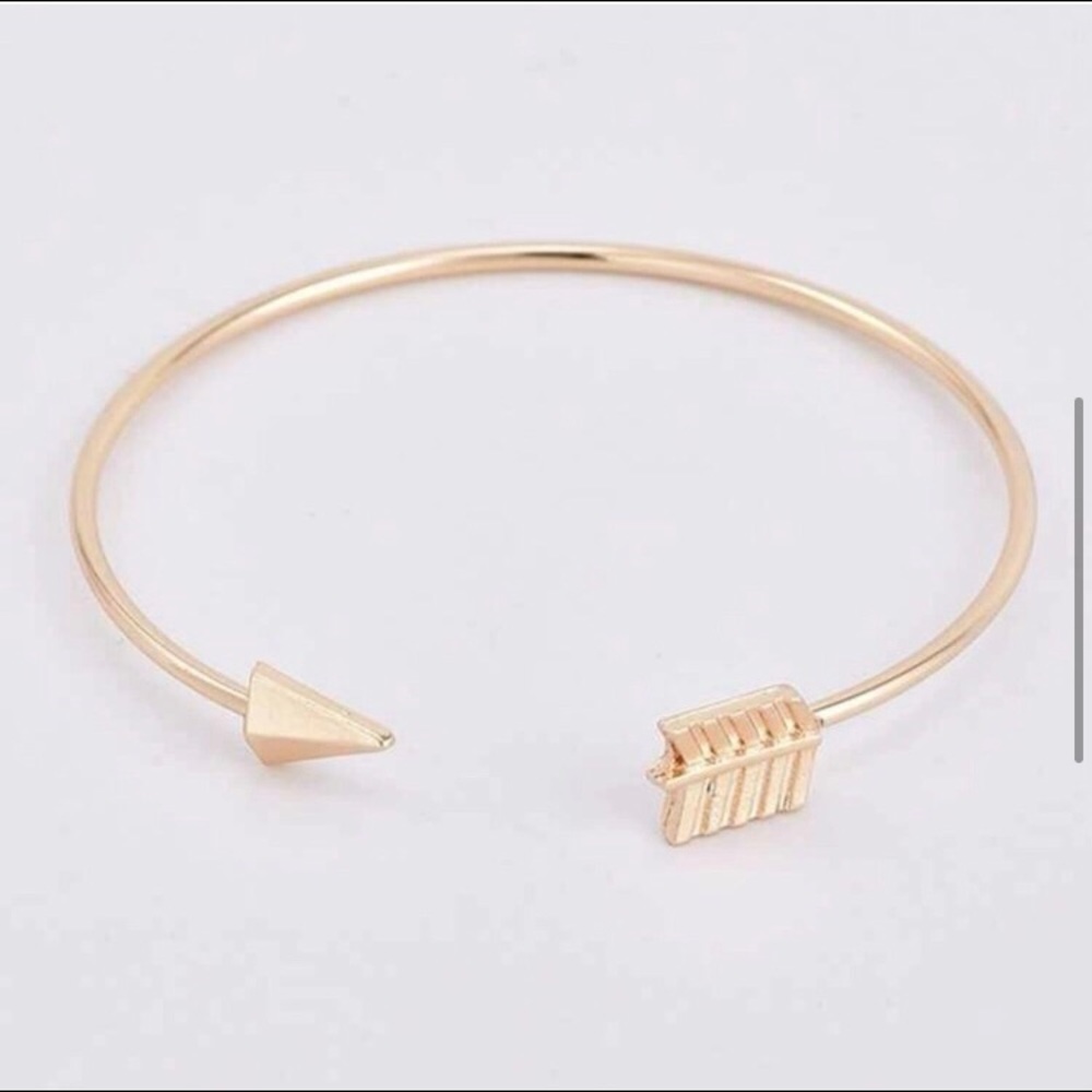 LAST ONE: Gold knot and arrow bangle cuff bracelet - Picture 4 of 6